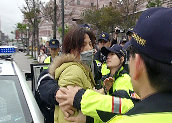 Image for article Taipei: Rufiões são presos depois de atacarem praticantes do Falun Gong e a polícia