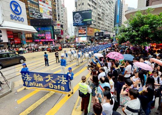 Image for article Desfiles em Hong Kong aumentam a conscientização sobre a perseguição