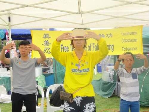 Image for article Nova Zelândia: Aprendendo sobre o Falun Gong no Festival Internacional de Cultura de Auckland