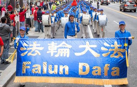 Image for article Dia Mundial do Falun Dafa: alguns entendimentos sobre o desfile de Nova York que reuniu 10 mil praticantes