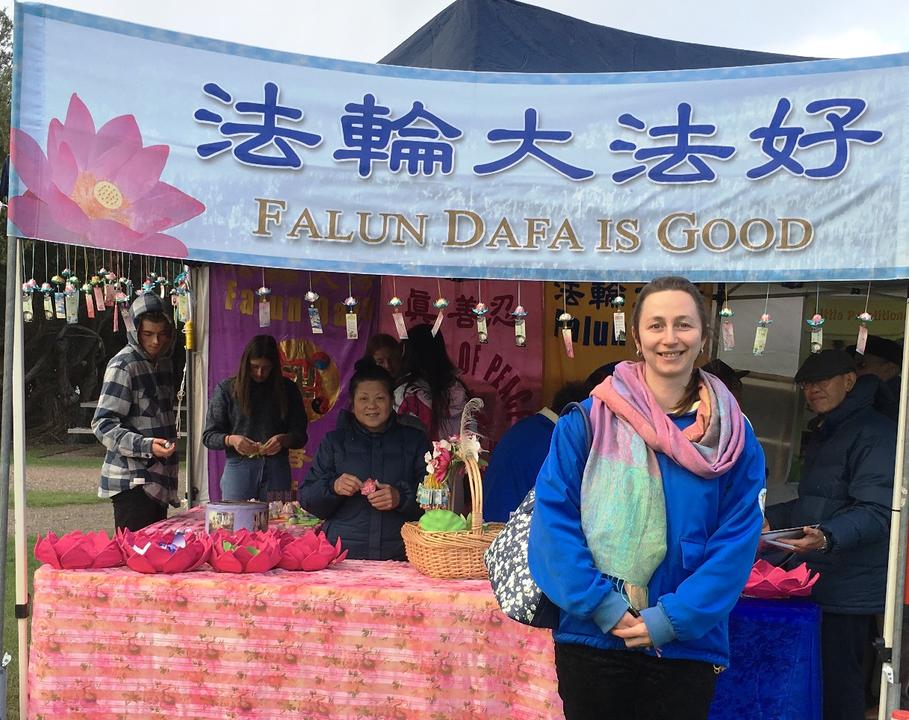 Image for article Australianos tomam conhecimento sobre o Falun Gong em evento turístico