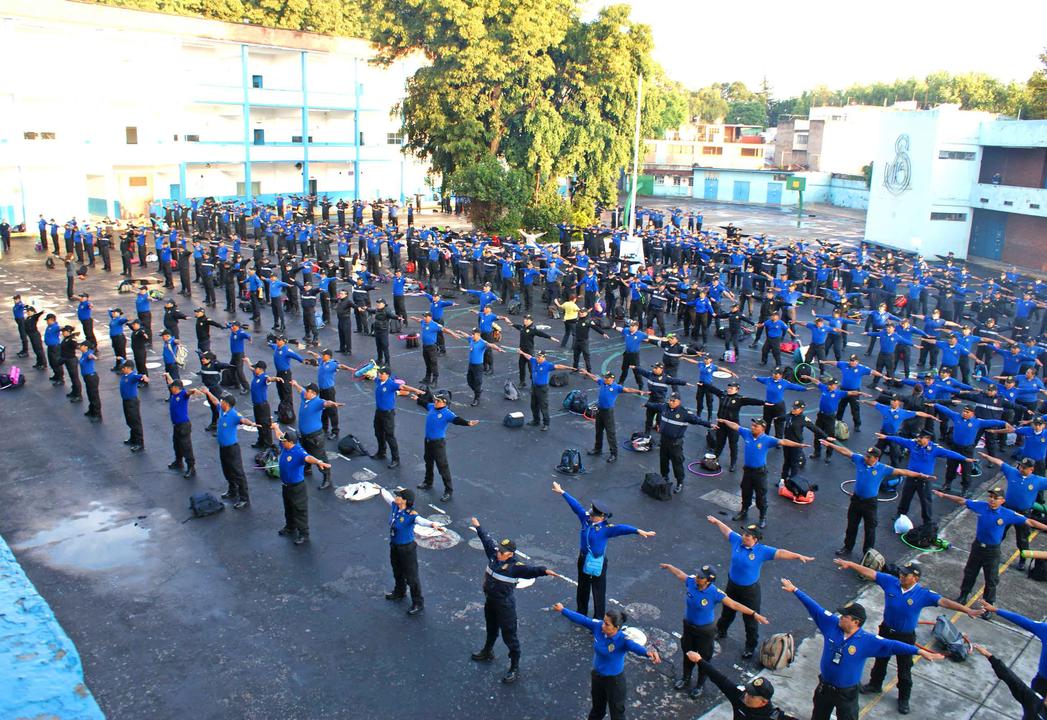 Image for article Cidade do México: mais de 600 policiais aprendem sobre o Falun Dafa