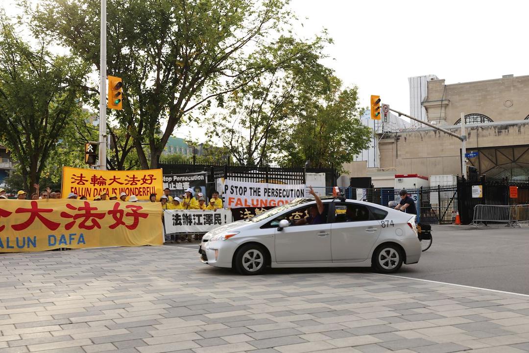 Image for article Canadá: Premier chinês presencia mais manifestações do Falun Gong