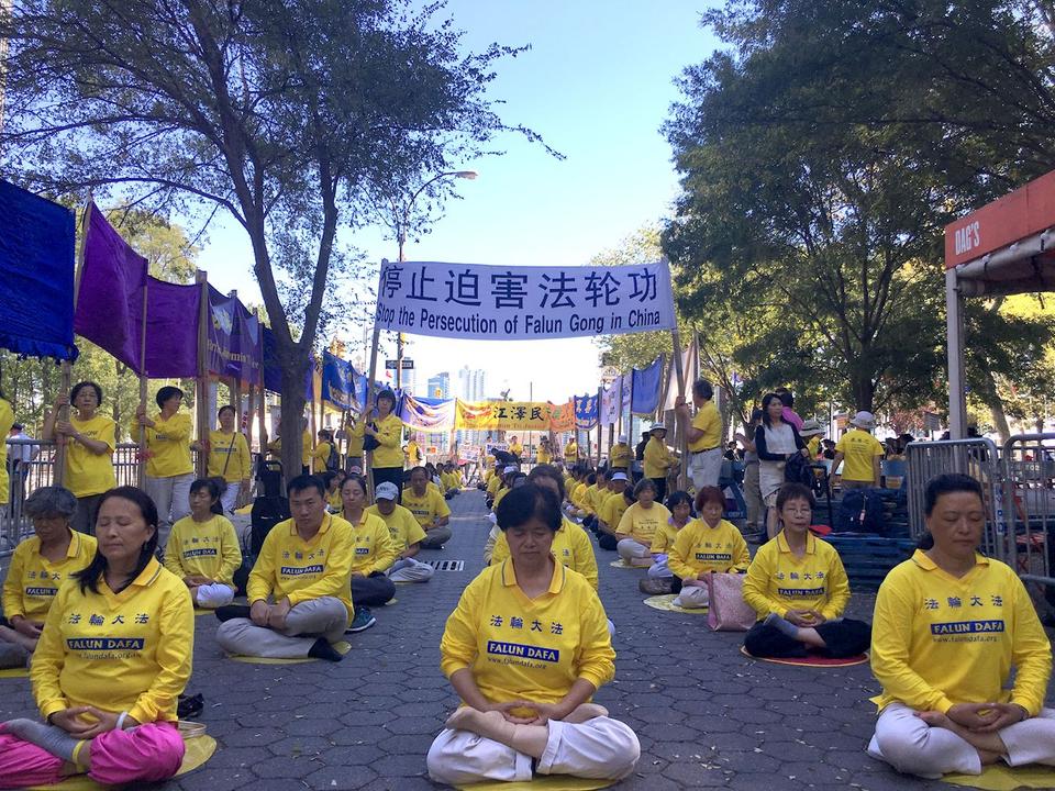 Image for article Durante a Assembleia Geral da ONU, o grupo do Falun Gong pede um fim à perseguição
