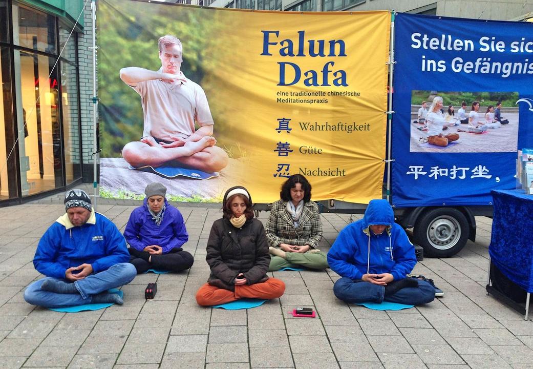 Image for article Alemanha: residentes de Hamburgo ficam gratos por saber sobre o Falun Dafa