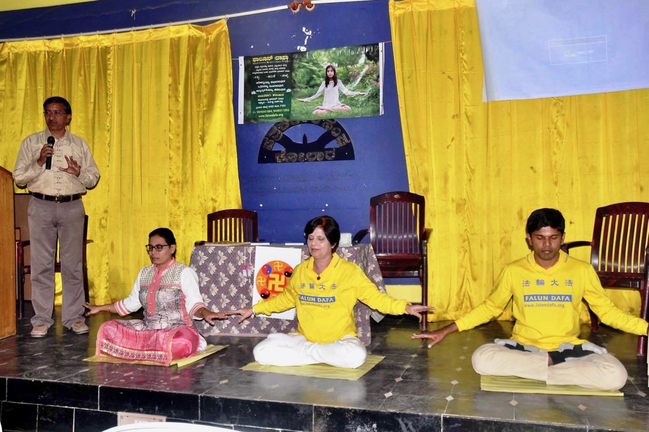 Image for article Índia: tradução do livro Falun Gong para canarês é publicada