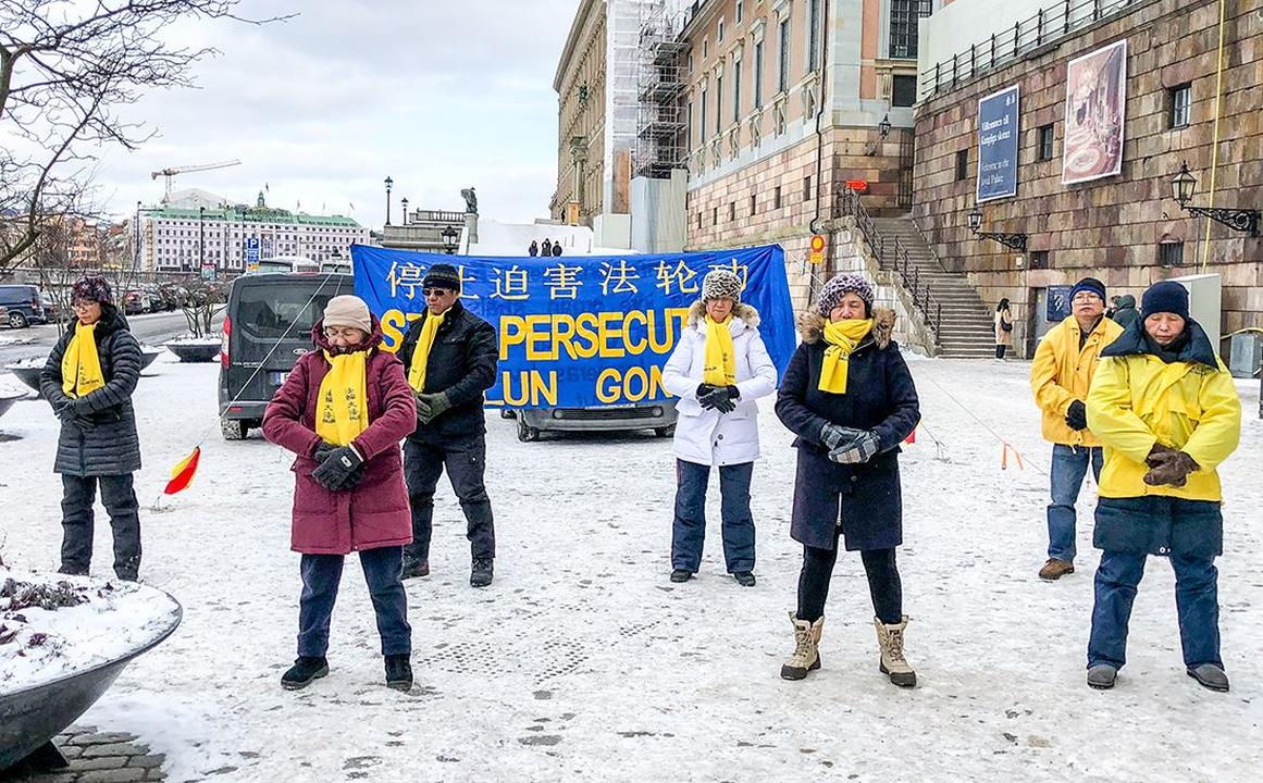 Image for article Estocolmo, Suécia: apoio caloroso em um dia de inverno congelante