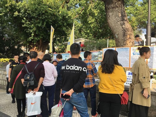Image for article Macau: turistas aprenderam sobre o Falun Dafa durante o Ano Novo Chinês