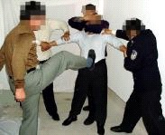 Image for article Espancado e torturado em custódia, homem de Shenyang foge da prisão domiciliar