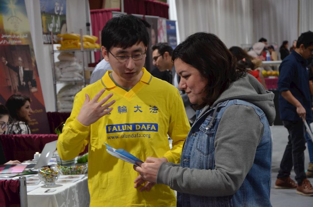 Image for article Toronto: Apresentando o Falun Gong no Bazar Nowruz
