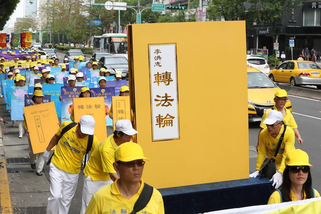 Image for article Taiwan: Desfile e manifestação em Taipé comemoram o apelo pacífico de 25 de abril de 1999