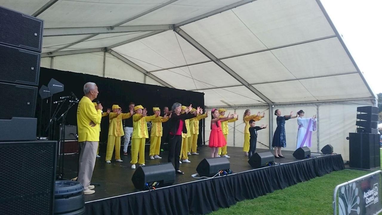 Image for article ​Auckland, Nova Zelândia: Falun Dafa é bem-recebido no Festival Cultural Internacional