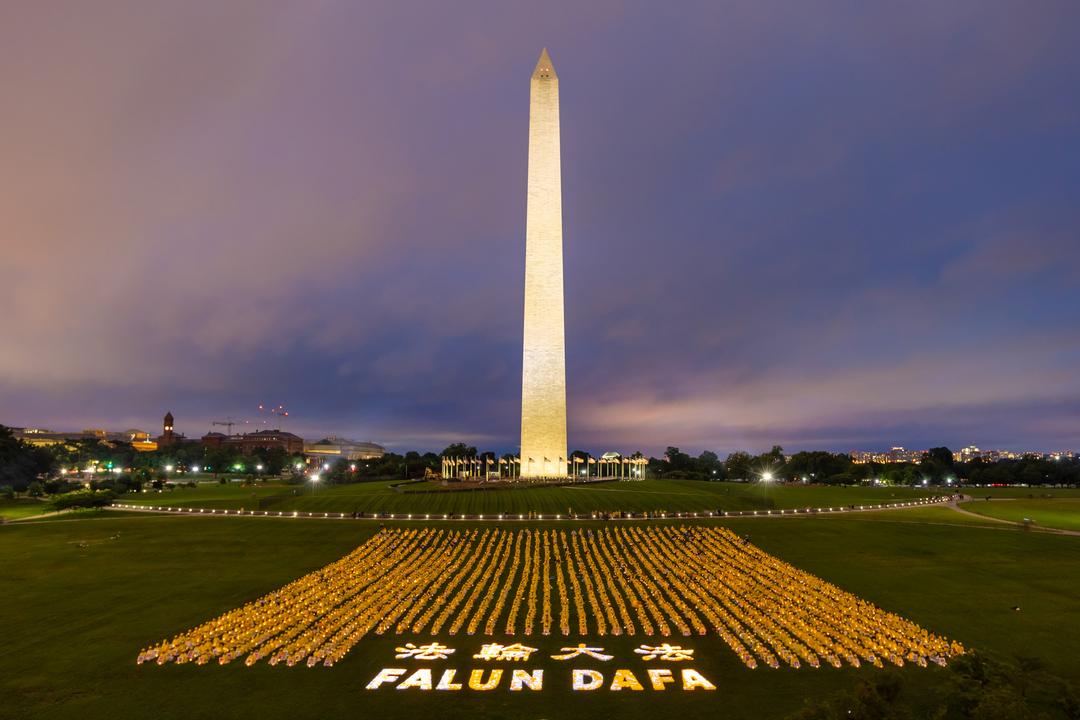 Image for article Vigília à luz de velas é realizada no Monumento de Washington em memória dos praticantes do Falun Gong que foram mortos na perseguição na China