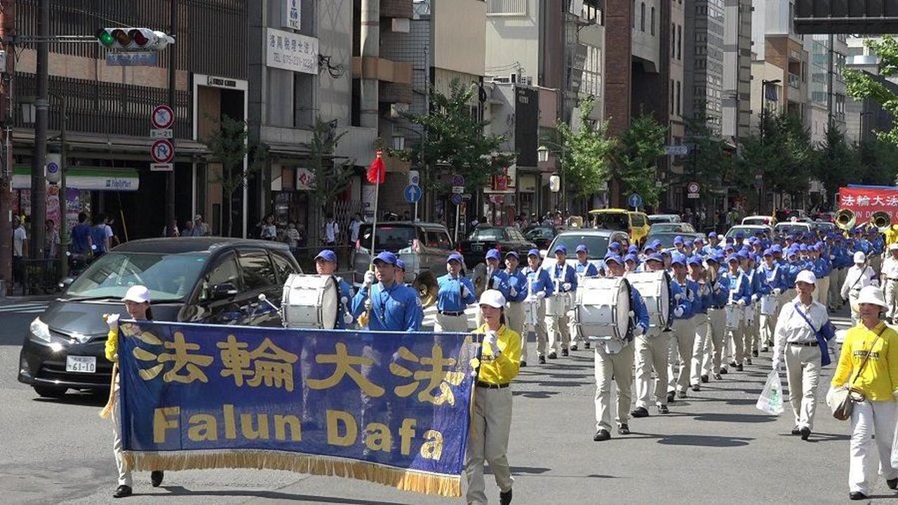 Image for article Desfiles em Osaka e Kyoto condenam a perseguição ao Falun Gong