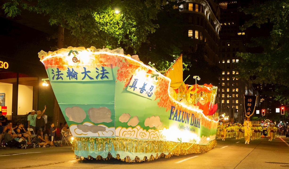 Image for article Falun Gong brilha no Desfile do Seafair Torchlight