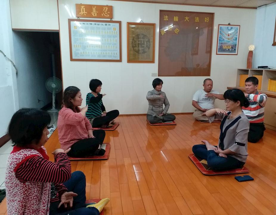 Image for article Taichung, Taiwan: Novos praticantes se beneficiam da série de palestras de nove dias do Falun Dafa