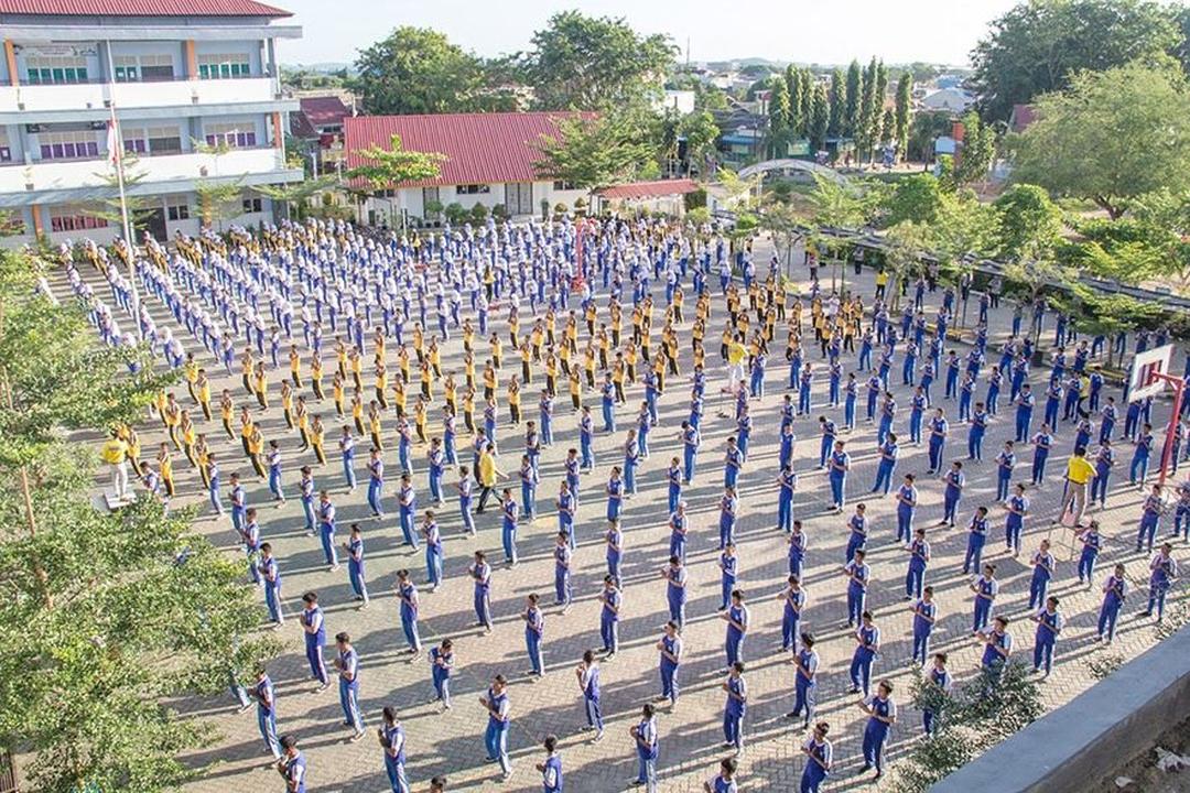 Image for article Oitocentos estudantes indonésios aprendem o Falun Gong  