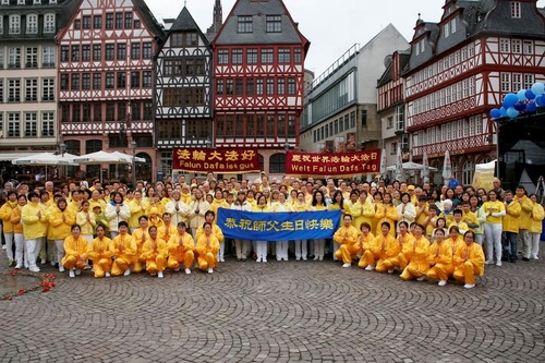 Image for article Europa: Praticantes e apoiadores celebram o 20º Dia Mundial do Falun Dafa