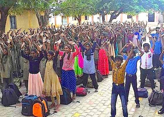 Image for article Índia: Apresentações do Falun Dafa são bem recebidas em escolas de Bangalore