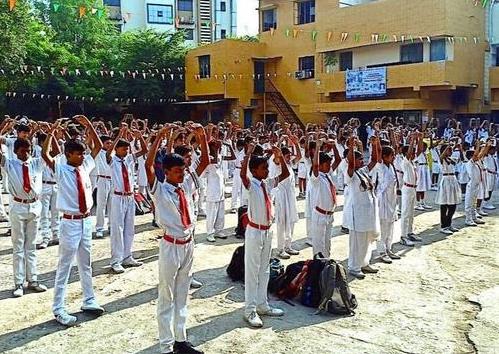 Image for article Nagpur, Índia: Alunos do ensino médio aprendem o Falun Dafa