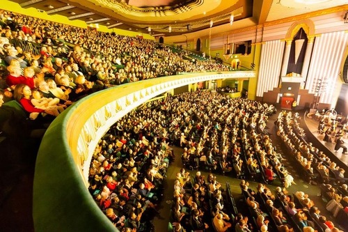 Image for article Plateia do teatro em quatro países se comove com a graça e a pureza do Shen Yun