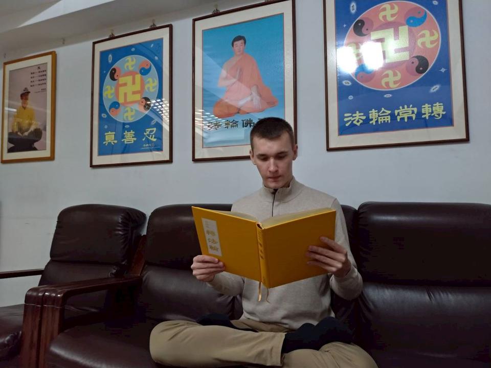 Image for article Jovem empreendedor: “Graças ao Zhuan Falun estou vivo hoje”