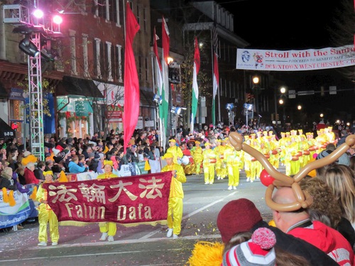 Image for article Os desfiles tradicionais dos feriados nos Estados Unidos dão as boas-vindas ao Falun Dafa ao longo dos anos