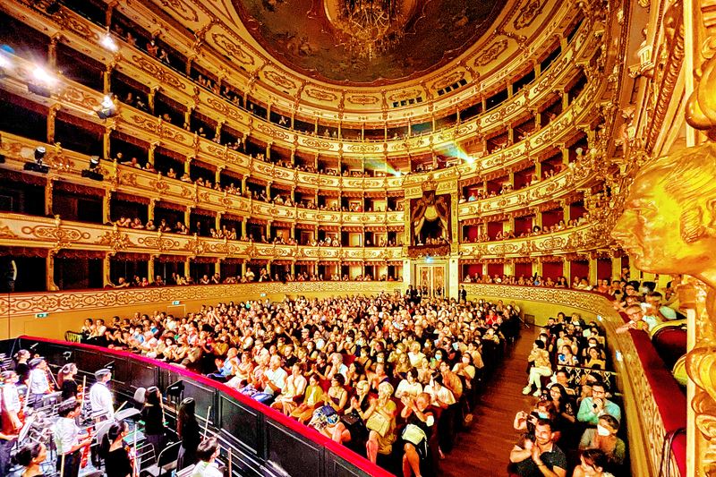 Image for article Shen Yun conclui turnê europeia em Trieste, Itália: “Esperança de ter um belo futuro”