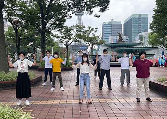 Image for article Japão: Público condena a perseguição contínua ao Falun Dafa durante o Festival Nippon Domannaka