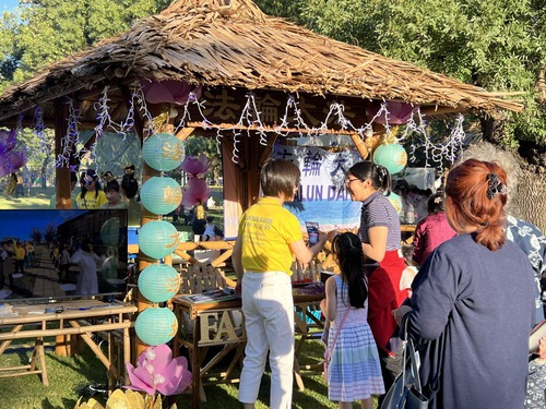 Image for article Austrália do Sul: compartilhando o Falun Dafa em dois festivais asiáticos