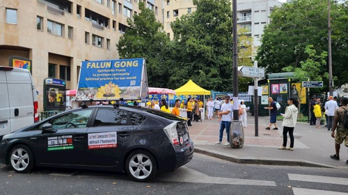 Image for article Paris, França: Muitos chineses elogiam o Falun Dafa em eventos que expõem a perseguição do regime comunista