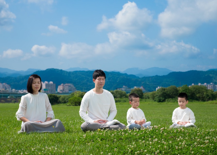 Image for article Os princípios do Falun Dafa ajudam um jovem casal a resolver conflitos e a orientar seus filhos