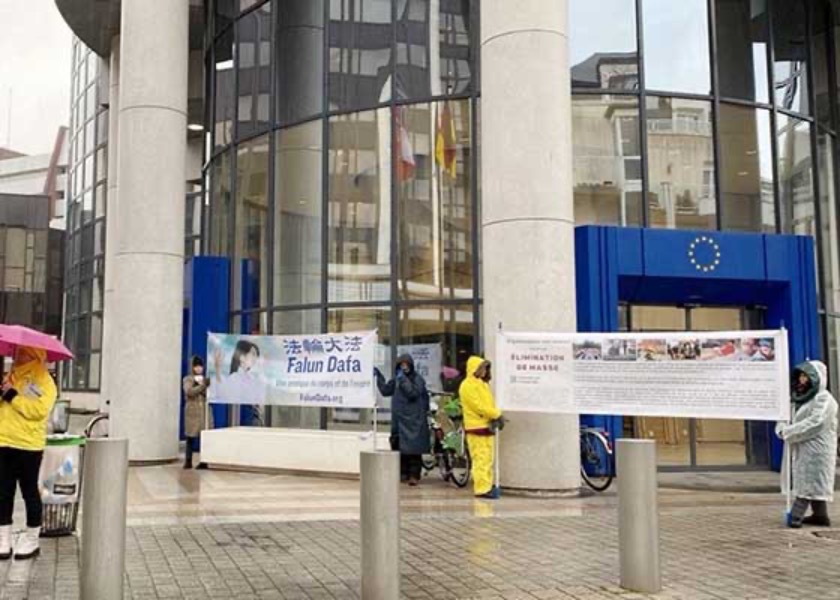 Image for article França: Membros do Parlamento Europeu e residentes condenam a perseguição