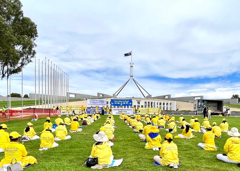 Image for article ​Austrália: Manifestações durante a visita do ministro das Relações Exteriores da China pedem o fim da perseguição ao Falun Gong