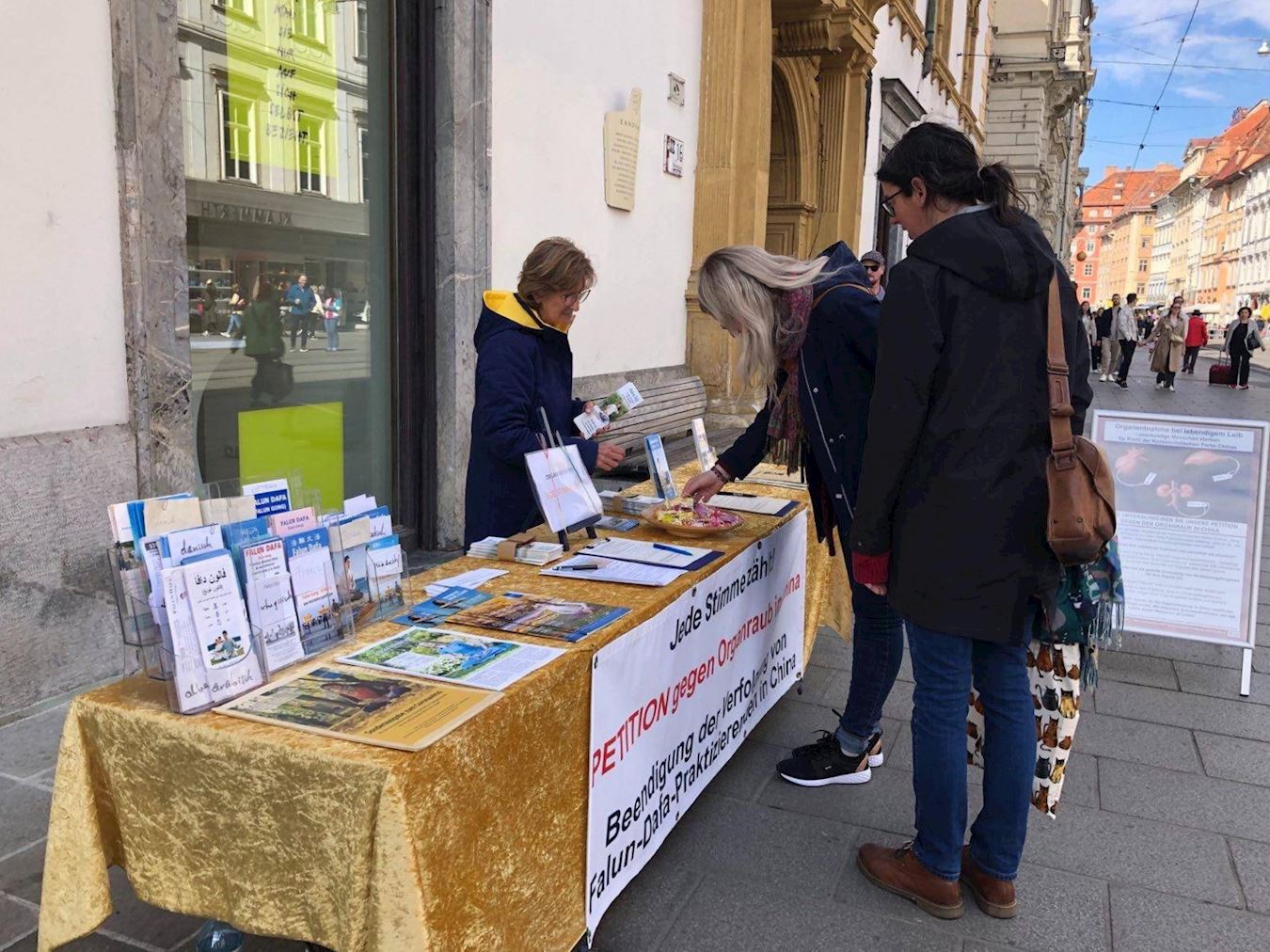 Image for article ​Áustria: Eventos realizados em duas cidades para apresentar o Falun Dafa