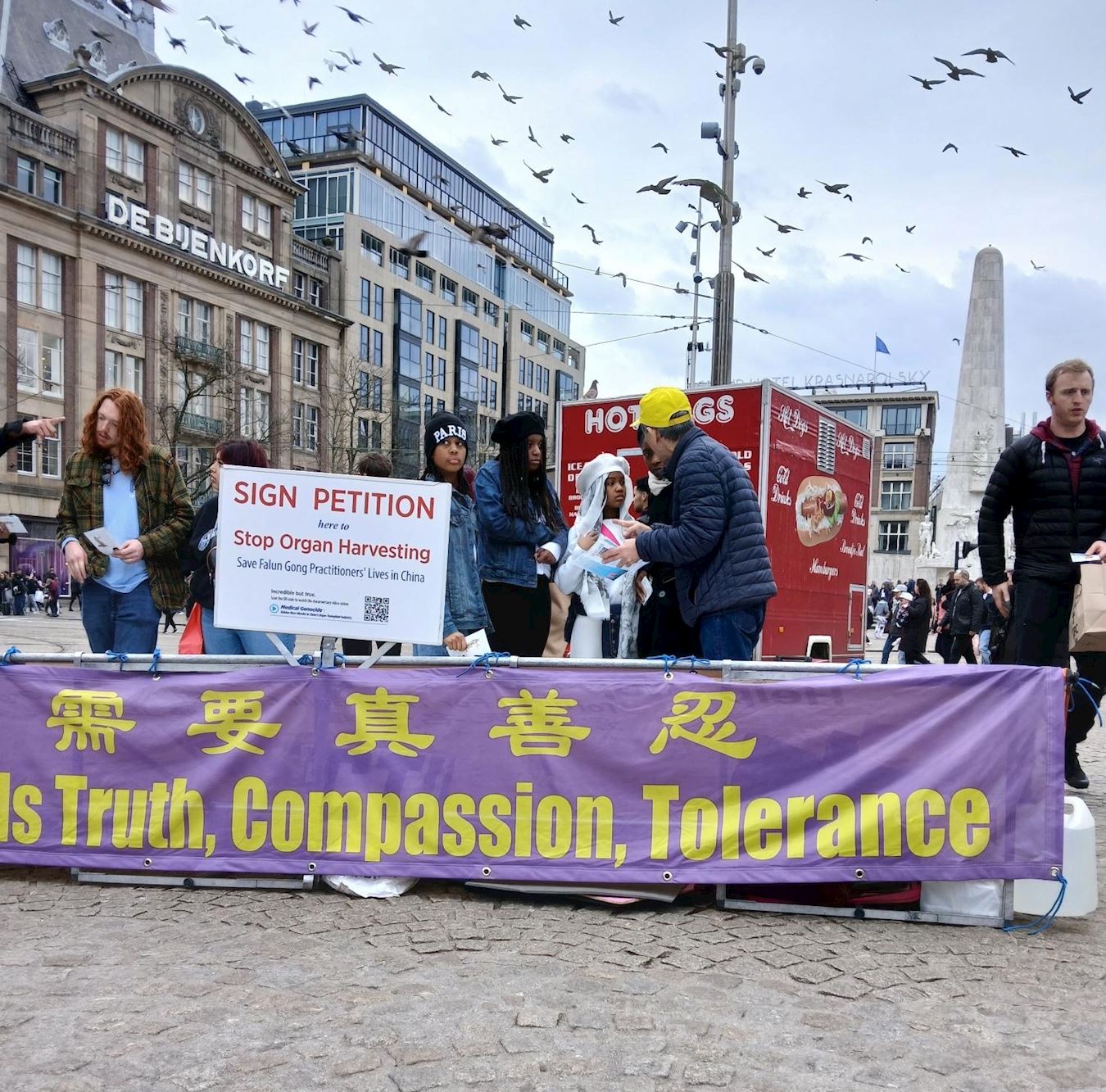 Image for article ​Praticantes na Holanda introduzem o Falun Dafa na Páscoa