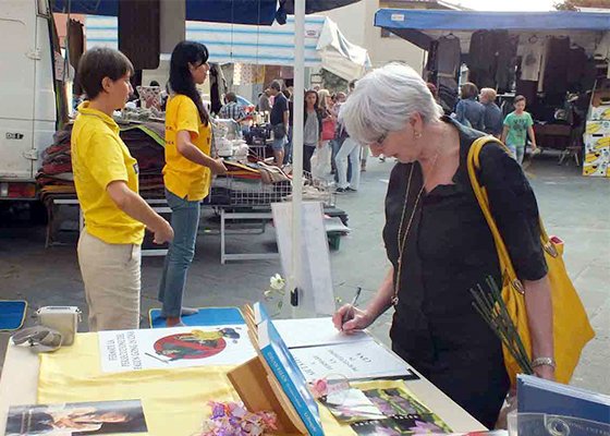 Image for article ​Falun Gong chama a atenção em eventos comunitários na Itália (fotos) 