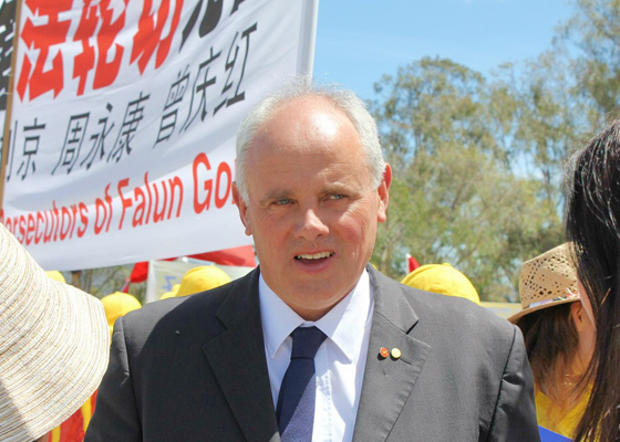 Image for article Membros do Parlamento falam sobre o Falun Gong durante negociações de livre comércio entre China e Austrália (fotos)