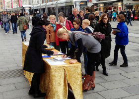Image for article ​Graz, Áustria: coleta de assinaturas para acabar com a extração forçada de órgãos na China