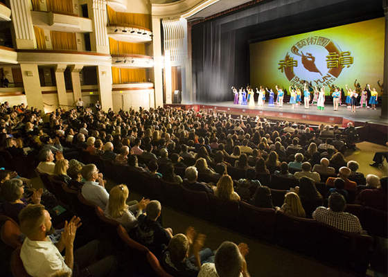 Image for article Shen Yun completa nove shows lotados em San Diego, Califórnia