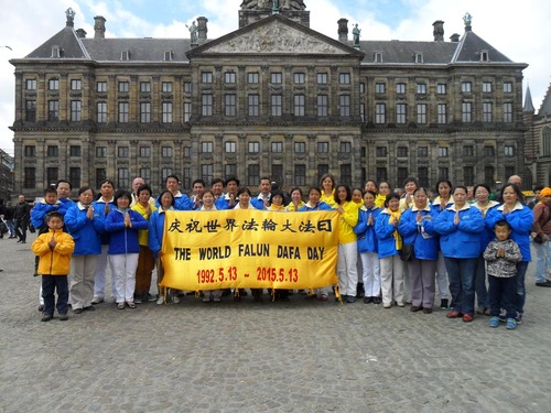 Image for article Itália, Finlândia e Holanda celebram o Dia Mundial do Falun Dafa (Fotos)