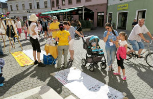 Image for article ​Eslováquia: Apoio contra a perseguição ao Falun Dafa em seis cidades