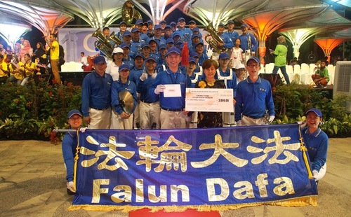 Image for article Malásia: Banda do Falun Gong ganha prêmio no desfile do dia da independência 
