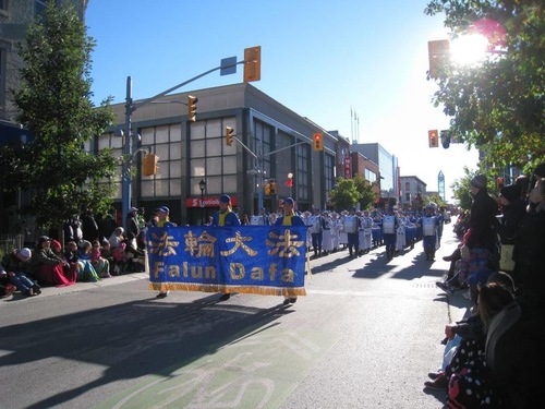 Image for article Banda do Falun Gong é parte do desfile de Ação de Graças no Canadá