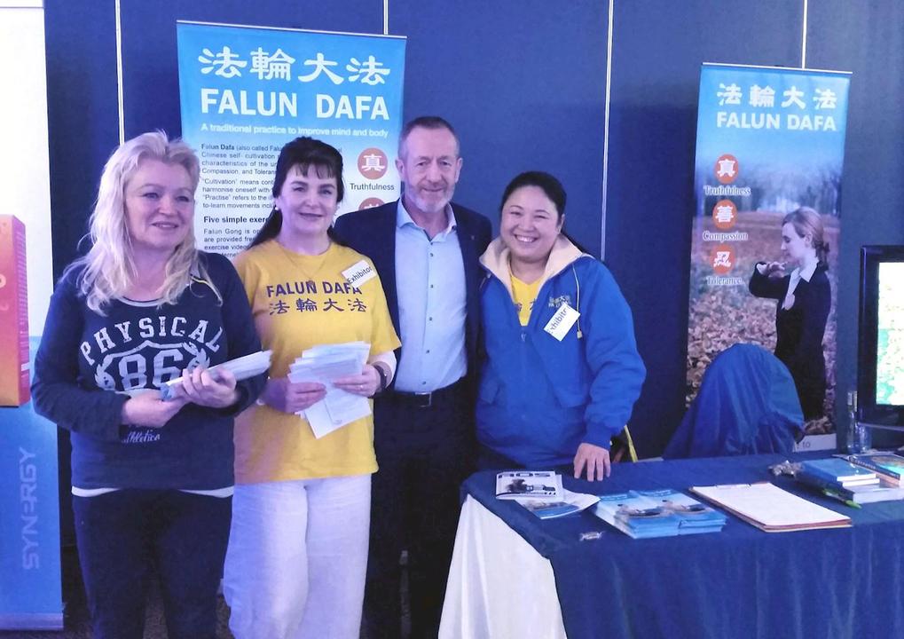 Image for article Irlanda: Introdução ao Falun Gong no Balance Expo, em Killarney
