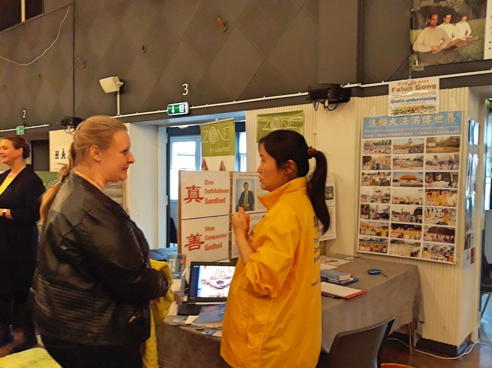 Image for article Falun Gong na Køge Health Expo, Dinamarca: 