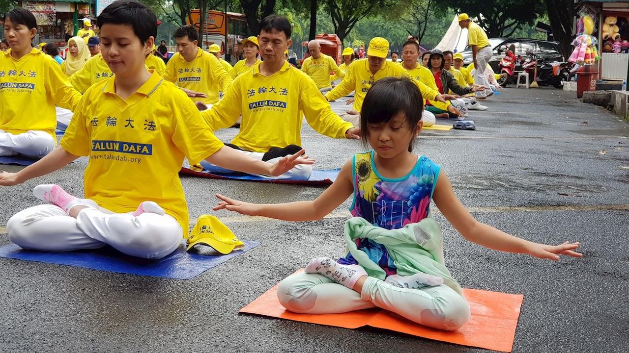 Image for article Indonésia: praticantes introduzem a antiga prática de meditação nas celebrações do Ano Novo Chinês