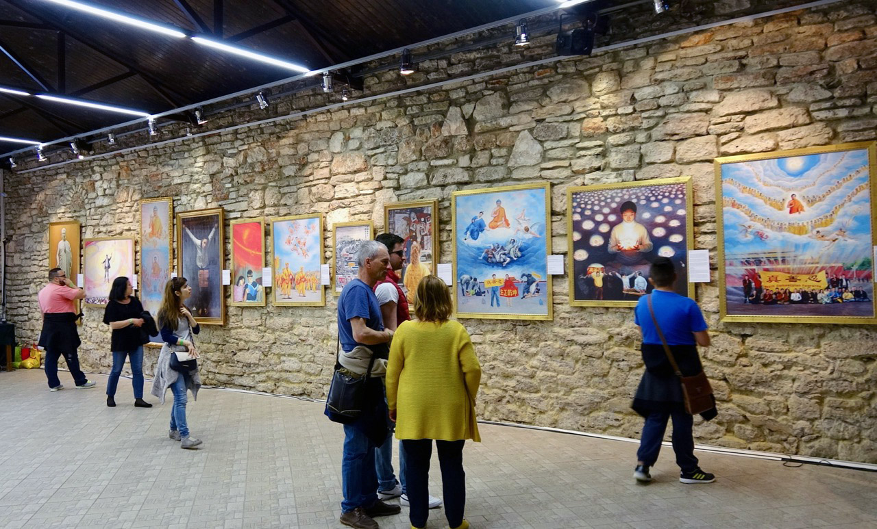Image for article Bulgária: exposição da arte de Zhen, Shan, Ren é apresentada no Palácio da Rainha à beira-mar