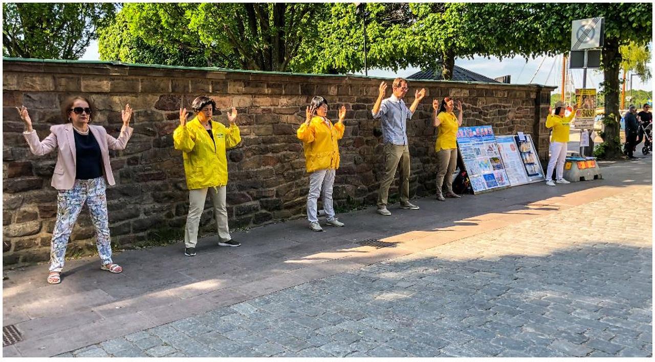 Image for article Apoio público ao Falun Gong em Estocolmo