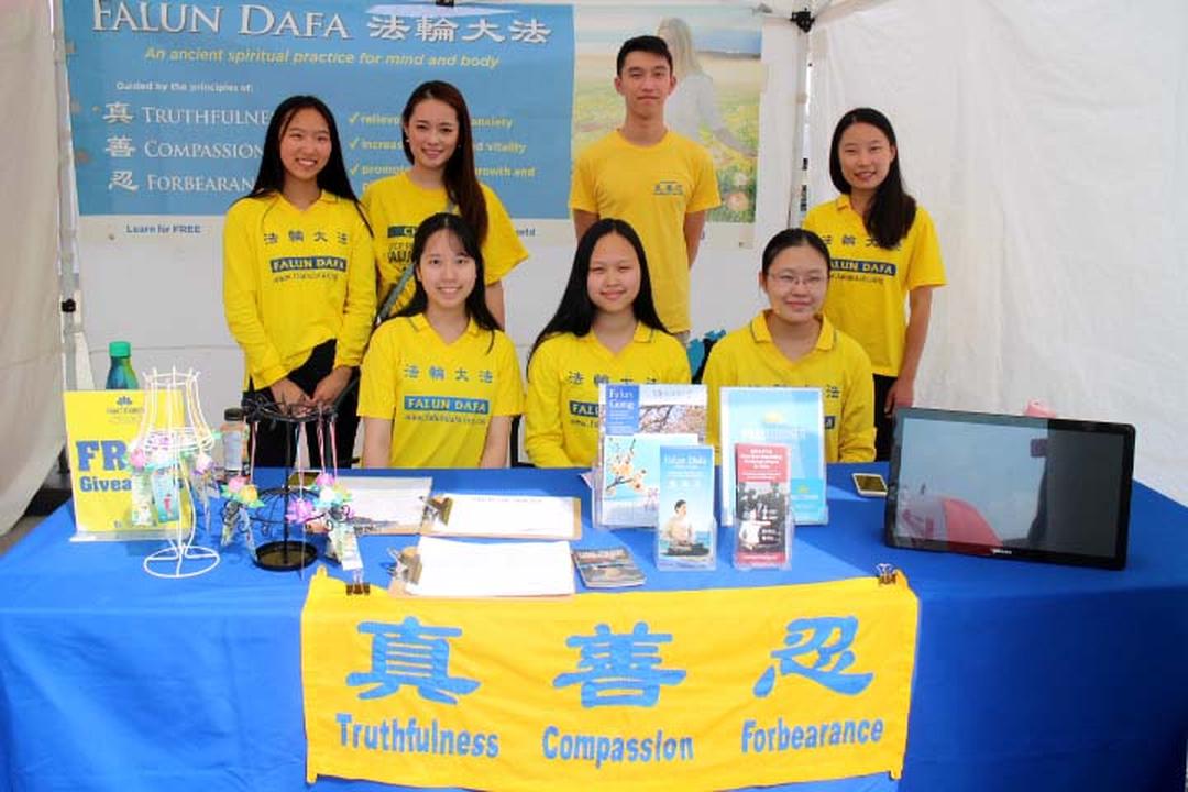 Image for article Toronto: “Clube dos jovens praticantes” do Falun Dafa é premiado no Festival Cultural das Filipinas